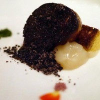 Jean-Georges Tokyo - フォアグラの鉄板焼き
                  ライチとブラックオリーブ シーズニング（別角度）