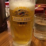 町田商店 - やっと座れるー！しかも店内涼しいーー！！
            たまらずビール一気飲み。