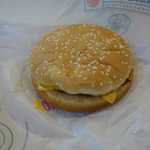 BURGER KING - 確か今回注文したのはチーズバーガー朝セットで、若干パティが日本よりも美味しく感じ