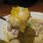 Pomu No Ki - ベーコンとコーンのチーズクリームソースオムライス