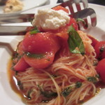 カンピオーネ - フレッシュトマトのカッペリーニ
