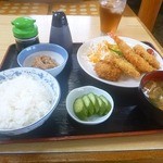 もとやくし食堂 - 炊きたてご飯だったミックスフライ定食