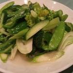 ブロッコリー・グリーンアスパラ・サヤ・ピーマン・キュウリ・チンゲン菜の炒め