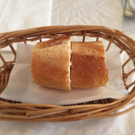 オザミ・デ・ヴァン 本店 - 休日1,500円ランチ
                                ［バケット］お代わり自由です。