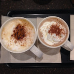 スターバックス・コーヒー - カフェカプチーノトールへエクストラショツトプラス 左とカフェモカ 右