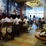 スターバックス・コーヒー - 場所柄若いゲストが多い、学生さんの街かなぁ～