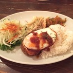 カフェロデオ - ロコモコ！

私の運営するguestハウスの近くでランチ！