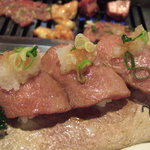 Yakiniku Zuien - 炙り牛トロ寿司