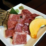 和牛焼肉 牛のよだれ - 店の看板メニュー、特上ザブトンと上ハラミ