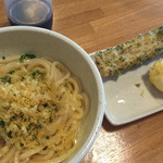 讃岐うどん いそや - 
      かまたま(中)とちくわ、卵てんぷら