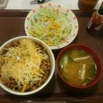 すき家 - チーズ牛丼
