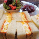 cafe マロニエ - こちらのお店のパンは国産小麦粉100％の手作りなんだって。
      パンも玉子もすごい厚切りで嬉しいね。