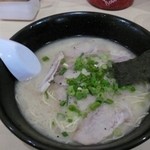 豚黒ラーメン 川津店 - オーソドックスなとんこつラーメンです。