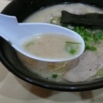 豚黒ラーメン 川津店 - 私にとっては、少しあっさり系です。