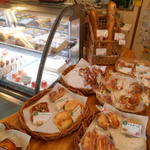 世田谷の郷 - 種類豊富なパンたち