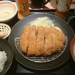 とんかつ 峯 - 極上とろロースカツ膳冷や汁セット。税別1880円。