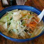 麺飯食堂 なかじま - 野菜ラーメン　700円。　野菜の甘みがスープに溶け込んでいて、非常に優しい味がします。