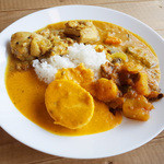 ヴェヌス サウス インディアン ダイニング - ランチビュッフェ(1000円) この日はエッグカレー、チキンウプカレー、じゃがいもとマッシュルームのマサラ、サンバル