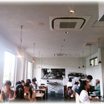 オクシモロン - 2名でも4名用テーブルに案内してくれます