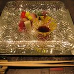 京都 なだ万 賓館 - 初鰹焼霜作りサラダ仕立て、卸しポンズドレッシング(2015.05)