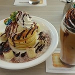 ペリカン - バナナパンケーキ＆アイスカフェモカ