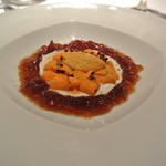 ラ・トルテュ - 蝦夷バフンウニ
      カリフラワーのピュレと甲殻類のジュレ