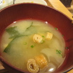 コーデュロイ カフェ - 
 定食の味噌汁はワカメと豆腐のお味噌汁でした