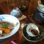 富士見園 - 魚の煮付け。美味しいのだけど、とても食べにくくて、食べてるところを他人様に見られると困るヤツ