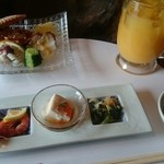 富士見園 - 前菜の盛り合わせ。ポン酢利かせた味が疲れた体に沁みます