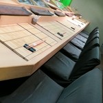 すし匠 - カウンターがズラーリ☆
