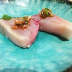 すし匠 - 五島列島産夏鯖に和辛子をのせて