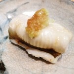 すし匠 - 長崎対馬産穴子に山葵おろしをのせて