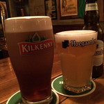 Irish pub Robin - キルケニー1パイントとヒューガルデン3/4パイント