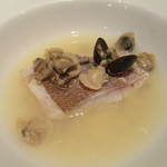 エノテカ・オルモ・デル・カウカソ - 鹿児島産の真鯛と北海道天塩産のしじみ