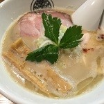 らぁ麺 とうひち - 鶏白湯らぁ麺(800円)