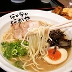 博多ラーメン　なかなかなかや - 麺アップ