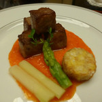 名古屋 浅田 - 中皿（能登牛ステーキ、アスパラ、とうもろこしかき揚げ、パプリカソース）