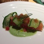 花小町 - 高森町、村上さんの虹鱒のスモーク、佐浦さんの地きゅうりのソース