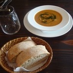 ズッペリア オステリア ピティリアーノ - (※)　”ズッパ・ディ・ファジョーリ”　三種の豆の裏ごしズッパ、フォカッチャ