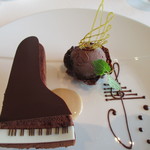 CROWN - ピアノショコラ　ミルクとジャンドゥージャのアパレイユ　エクストラビターのカカオソルベとソースカフェ