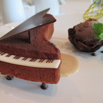 CROWN - ピアノショコラー完璧なデザートー