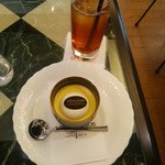 クレーム・キャラメルとアイスストロベリーティー