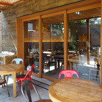 ファーム トゥー ユー - テラスから見た店内