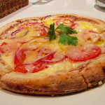 Kabana - フルーツトマトとアーリーレッドのピザ