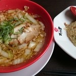 ラーメンまこと屋 - 鶏醤ラーメンと半チャーハンセット