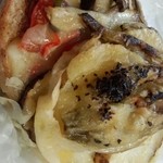 マルイチベーグル - 前回行った時…すごーく気になっていたピザベーグル
      買おうか迷って•́ε•̀٥苦手なトマト抜きが出来無い為､泣く泣く断念(´•̥̥̥ ·̭ •̥̥̥｀)
      今回は…食べれる可能性に掛けてみよう！と購入