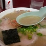 東洋軒 - スープはコッテリ風ですが、それほど濃くありません。