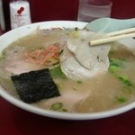 東洋軒 - チャーシューは歯ごたえがあります。