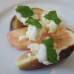 Loasi - 桃とモッツァラチーズのカプレーゼ　アップ