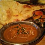 Deri - 日替わりセット。鶏肉カレー・ナン・パパド（煎餅みたいなもの）・サラダのセットです。